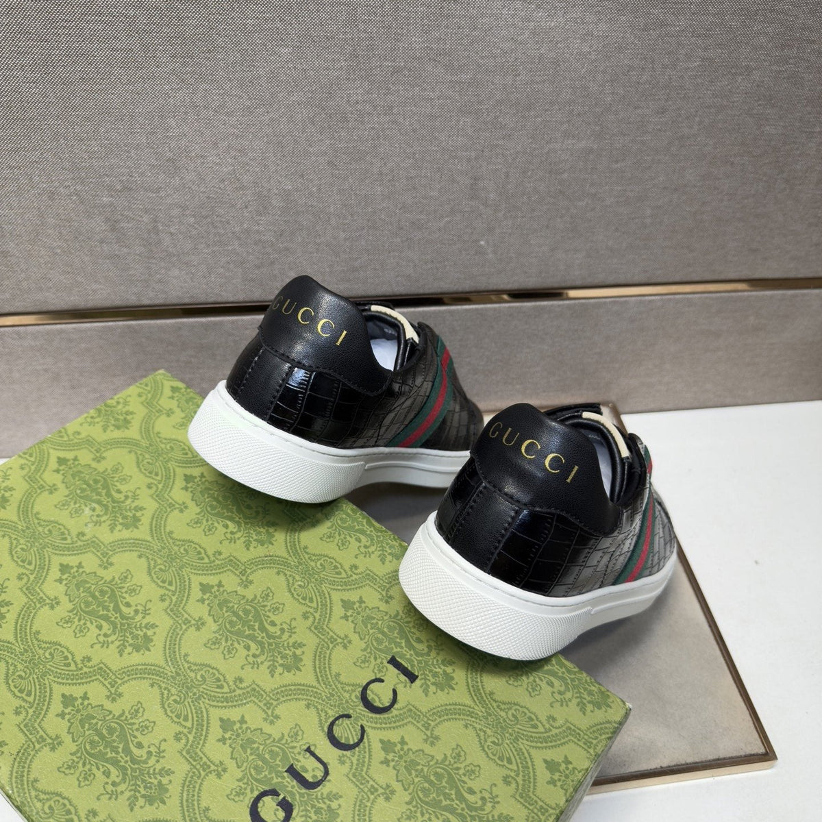 Gucci Green and Red Stripe Low-Top Sneakers — side