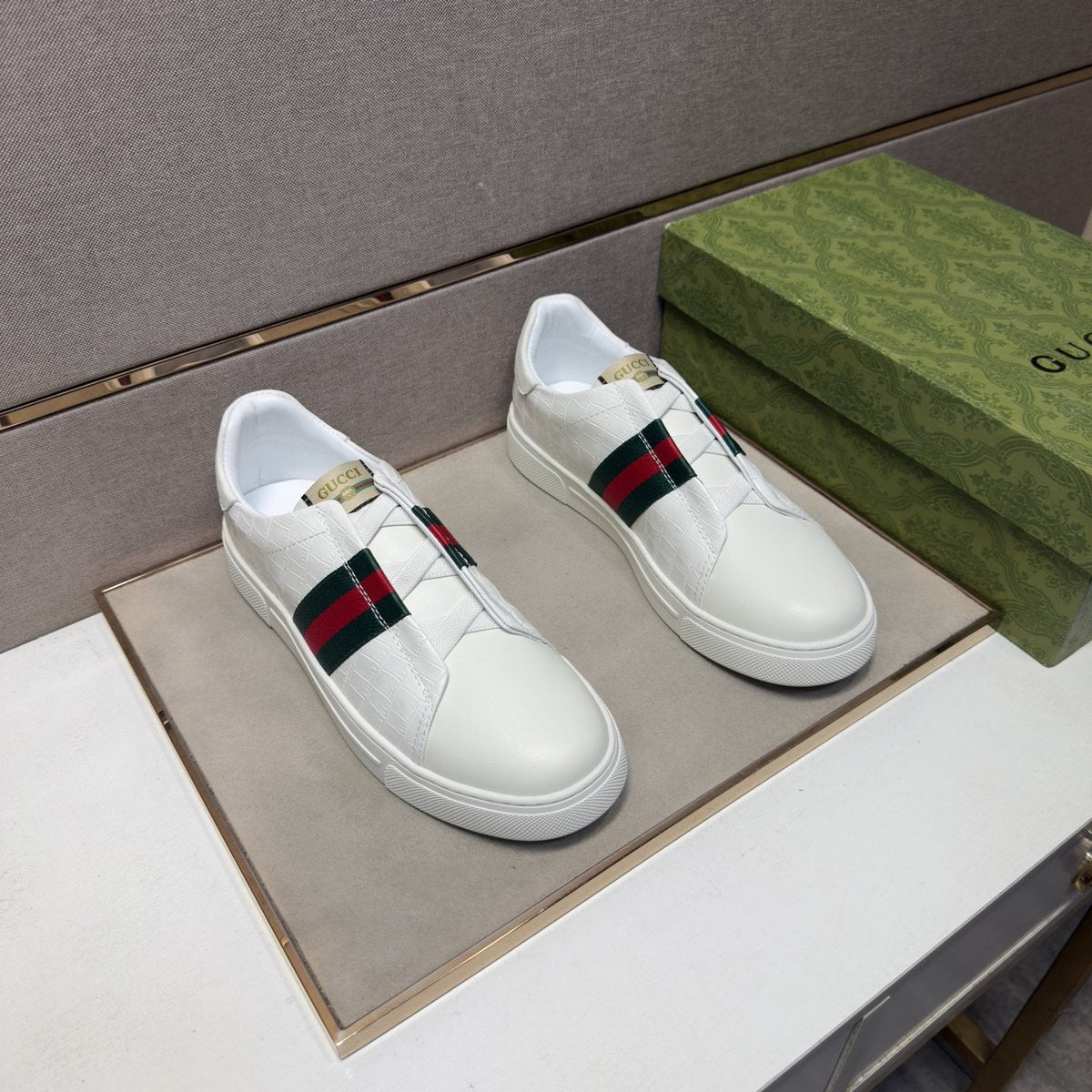 Gucci Green and Red Stripe Low-Top Sneakers — front