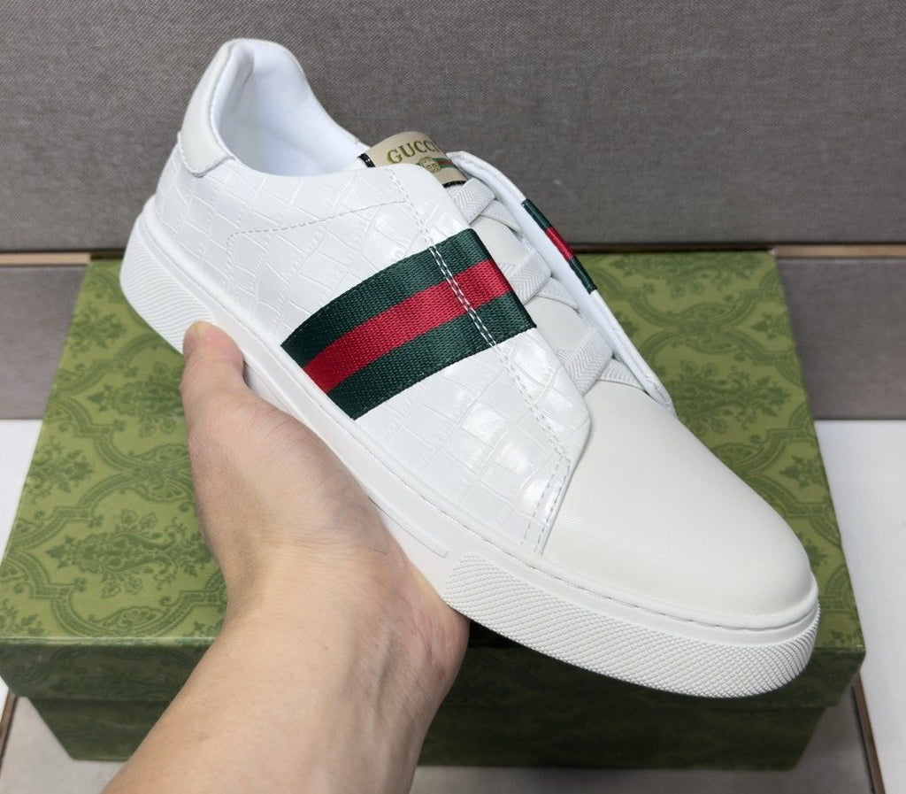 Gucci Green and Red Stripe Low-Top Sneakers — front