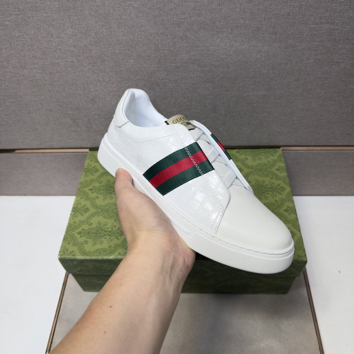 Gucci Green and Red Stripe Low-Top Sneakers — model