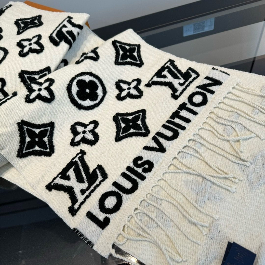 Louis Vuitton Fringed Monogram-Style Scarf — detail