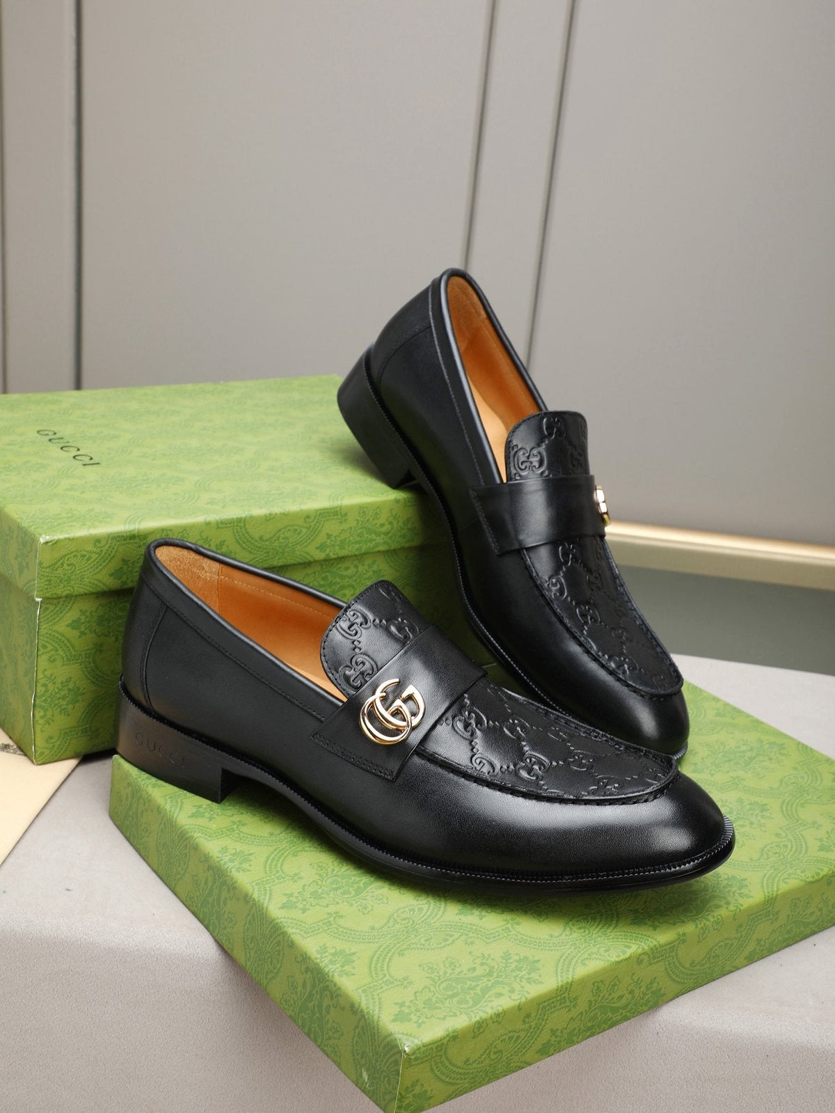 Gucci Black Logo Hardware Loafers — front