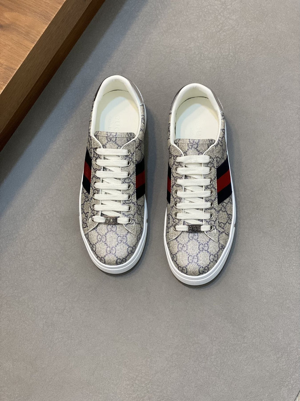 Gucci Green-Red Stripe Low-Top Sneakers — front