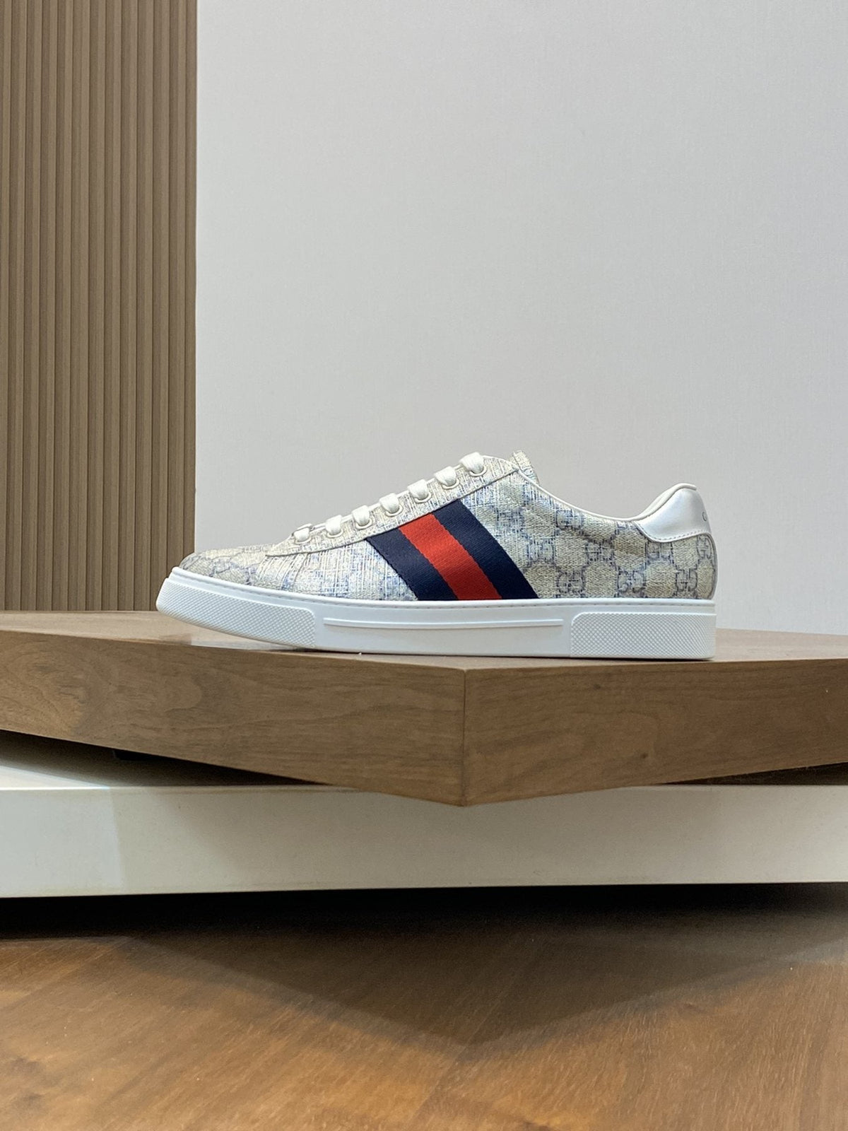 Gucci Green-Red Stripe Low-Top Sneakers — side