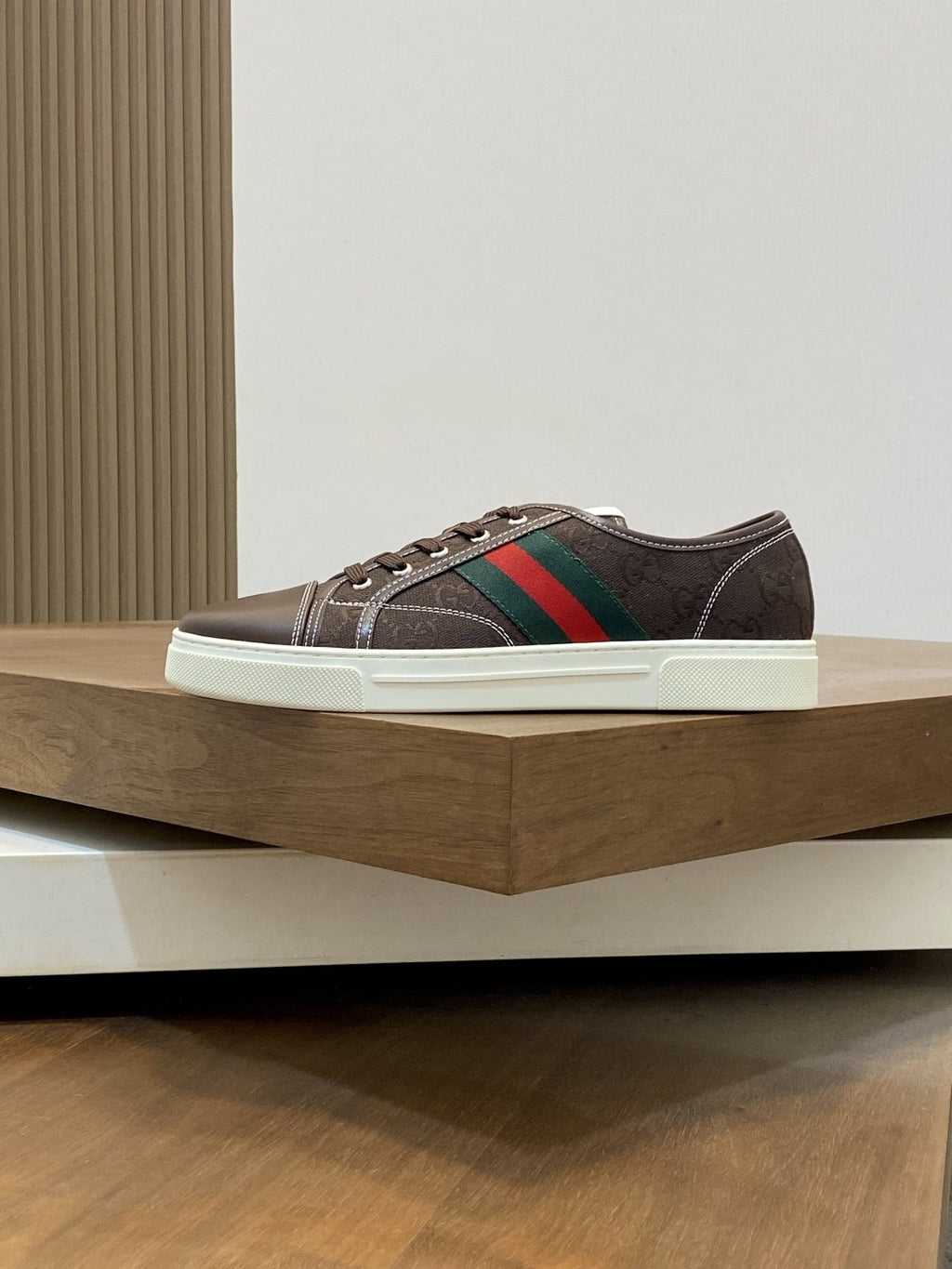 Gucci Green-Red Stripe Low-Top Sneakers — side