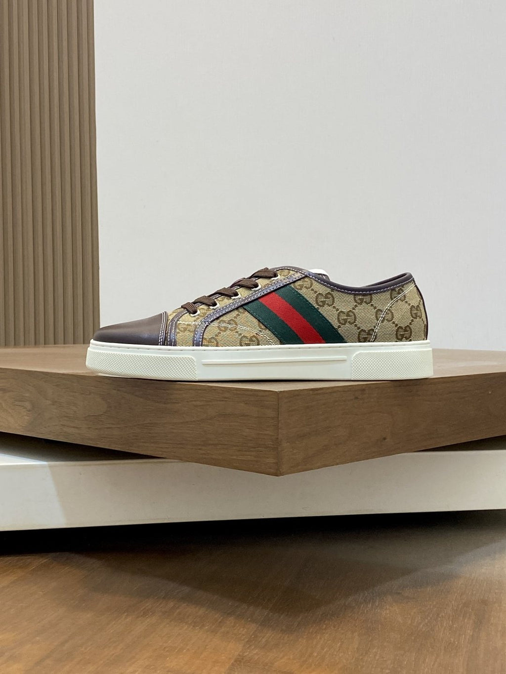 Gucci Green-Red Stripe Low-Top Sneakers — side