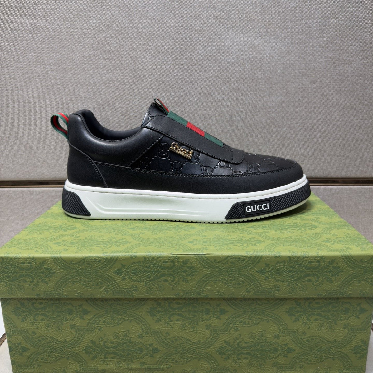 Gucci Green and Red Stripe Low-Top Sneakers — side