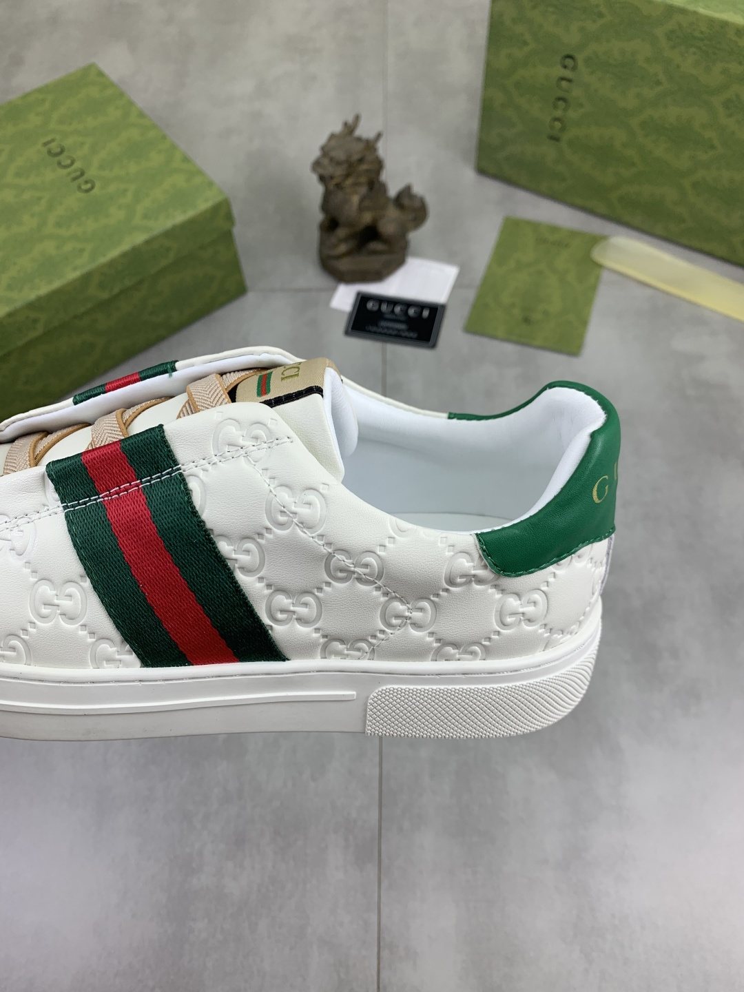Gucci White Stripe Low-Top Sneakers — detail