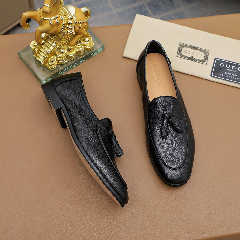 Gucci Textured Tassel Loafers — front