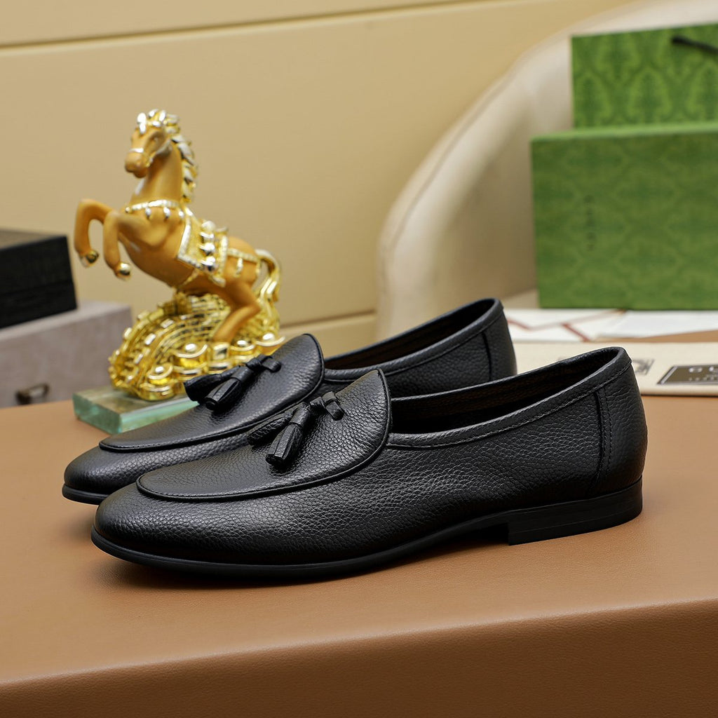 Gucci Textured Tassel Loafers — front