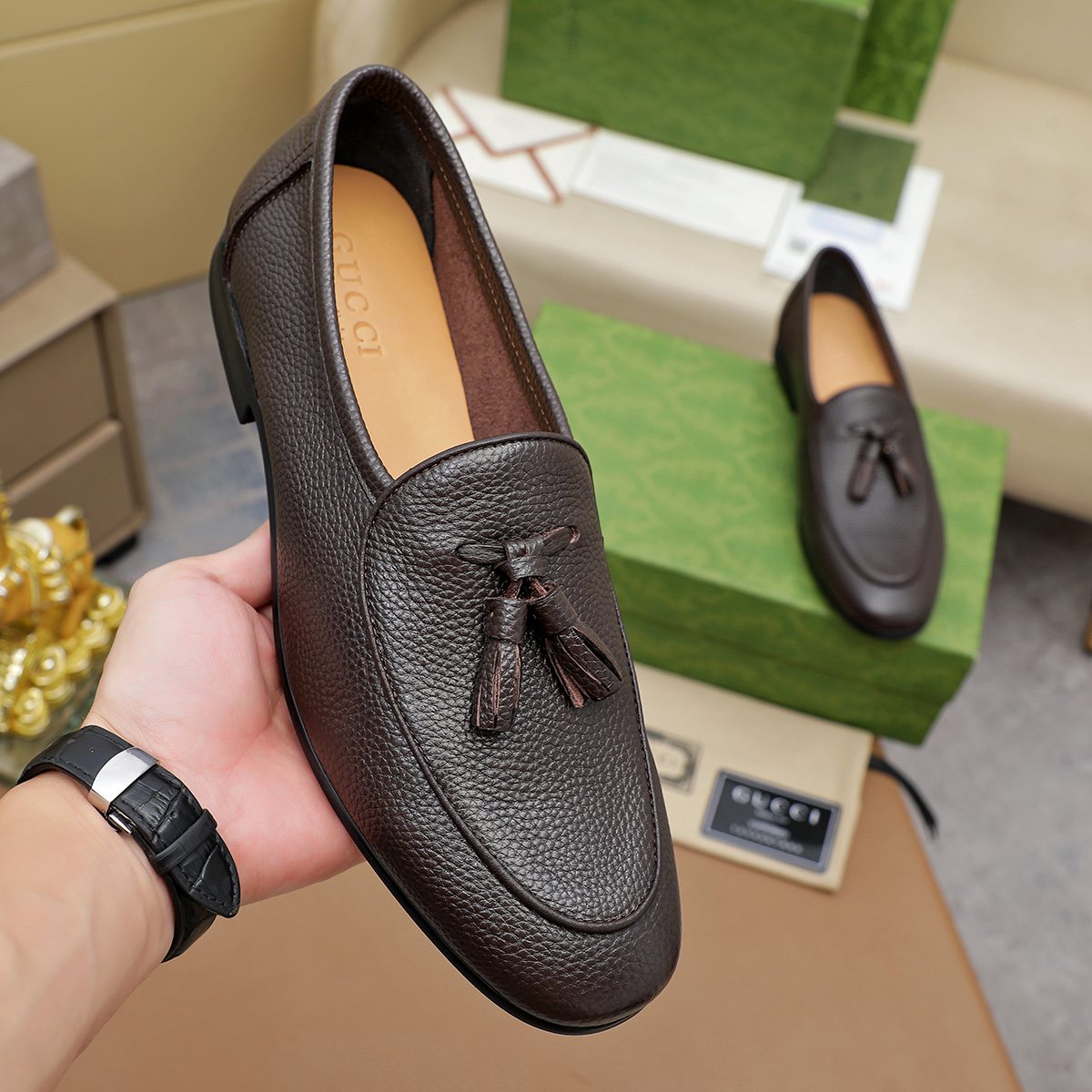 Gucci Textured Tassel Loafers — front