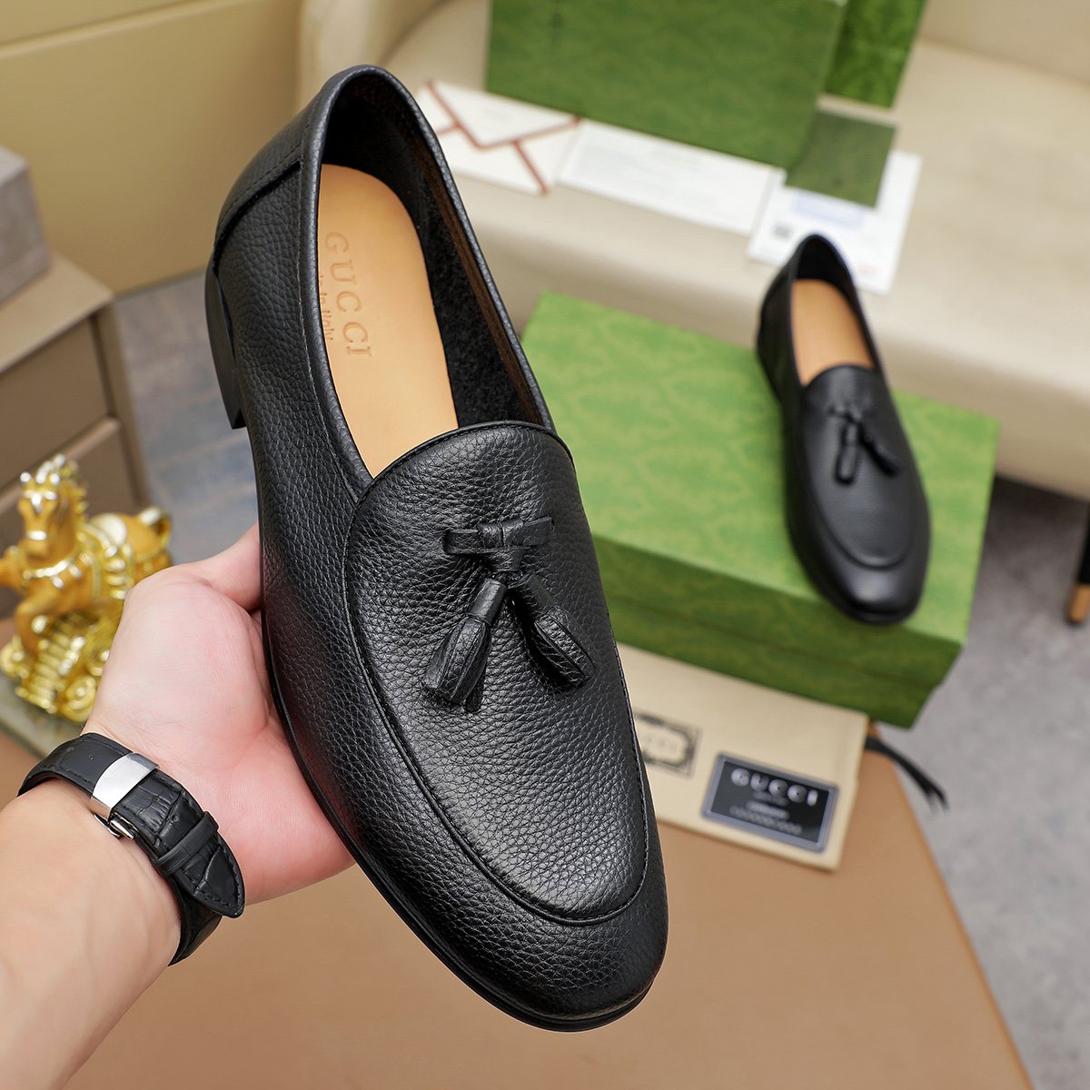 Gucci Textured Tassel Loafers — model