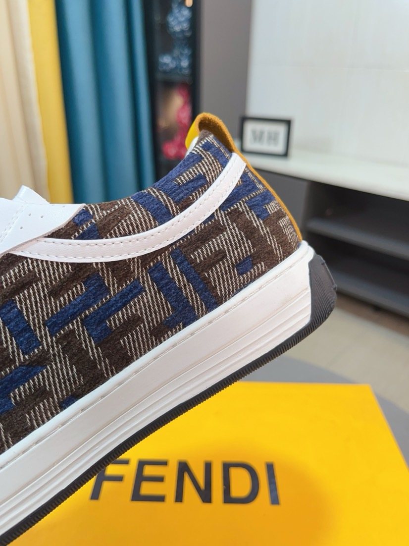 FENDI Patterned Panel Low-Top Sneakers — detail
