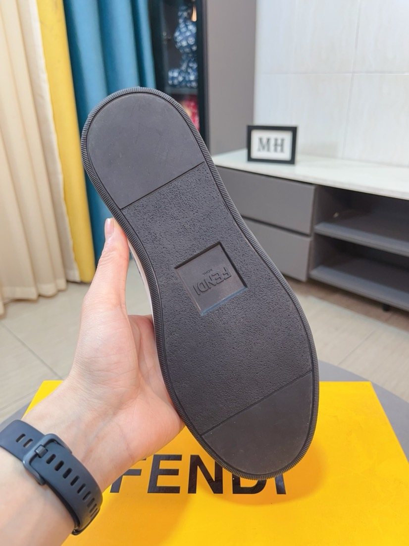 FENDI Patterned Panel Low-Top Sneakers — front