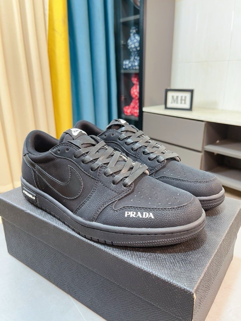 Nike Black and Dark Gray Low-Top Sneakers — front