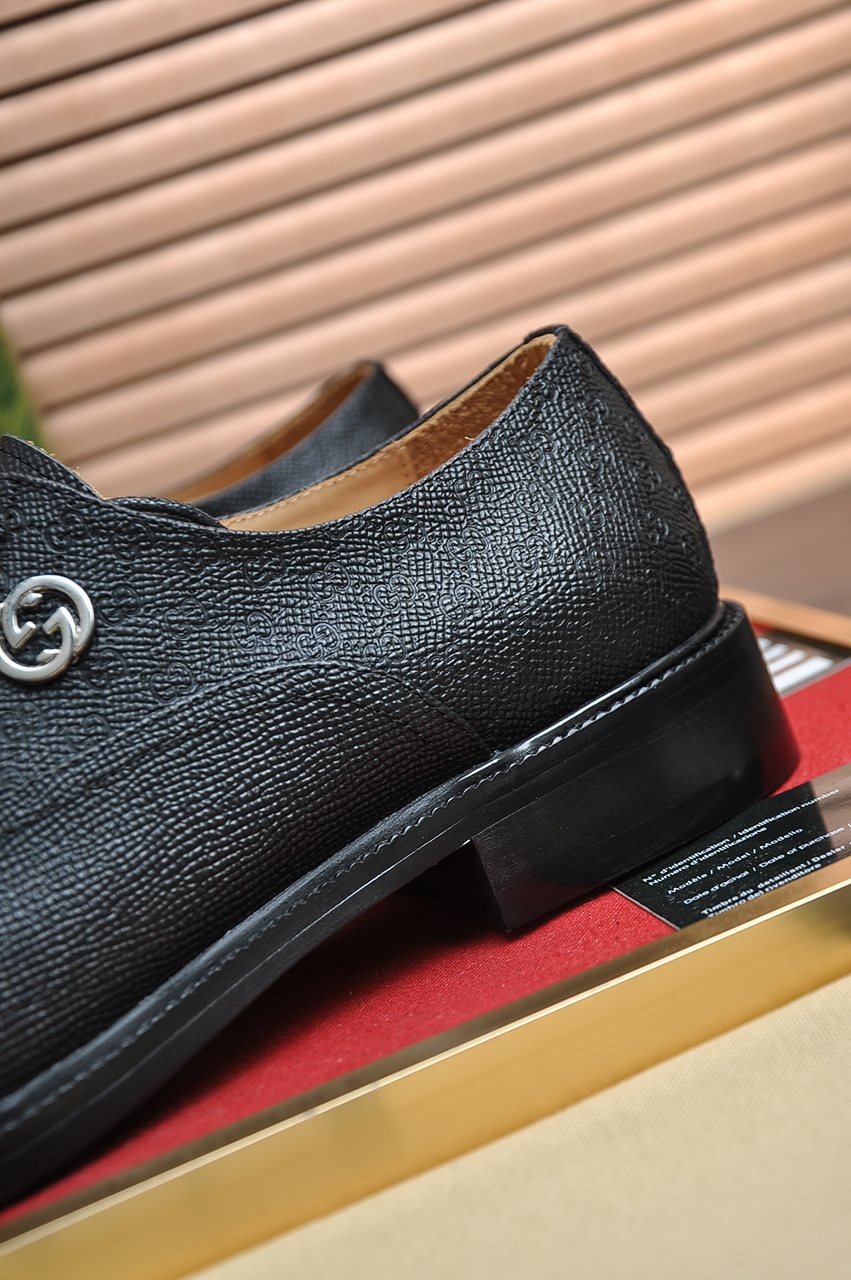 Gucci Textured-Panel Lace-Up Dress Shoes — detail