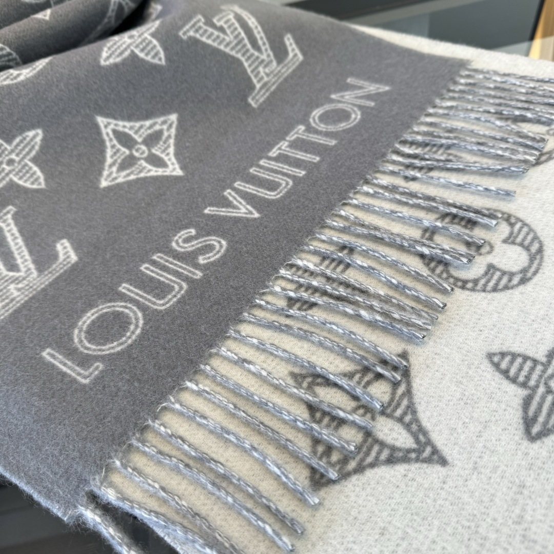 Louis Vuitton Reversible Fringed Scarf — detail