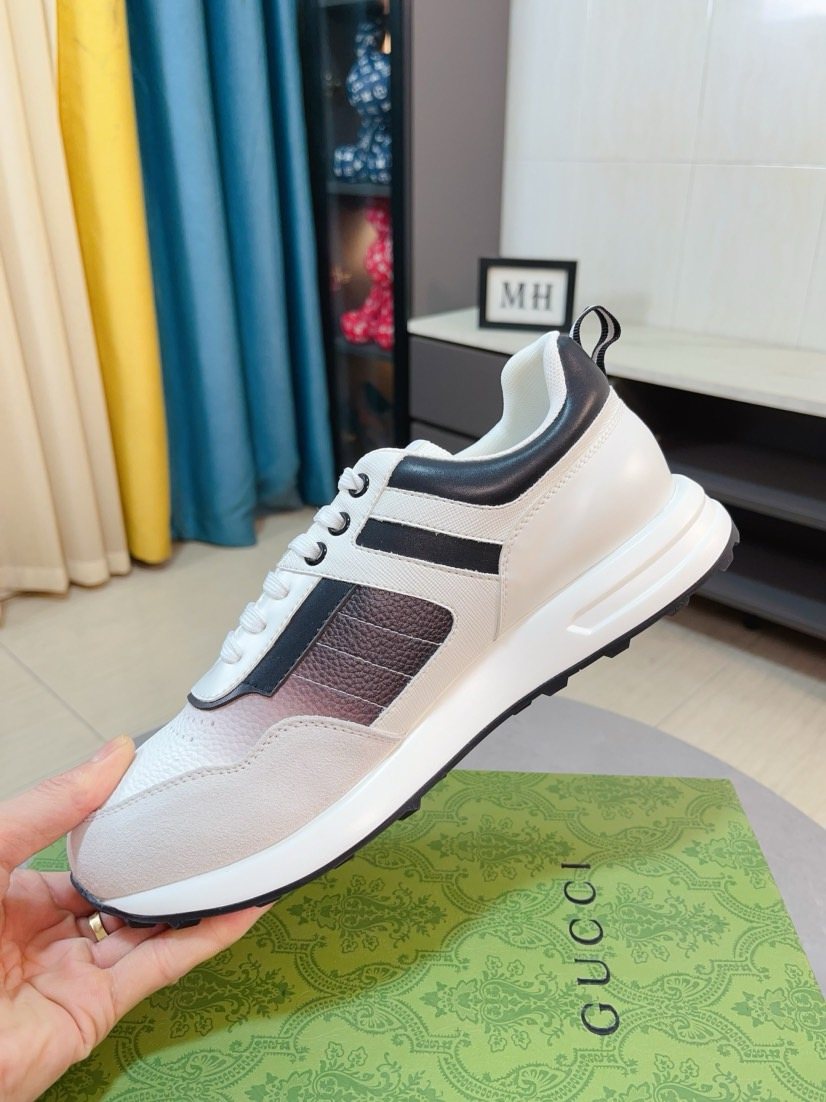 Gucci Contrast Panel Low-Top Sneakers — side