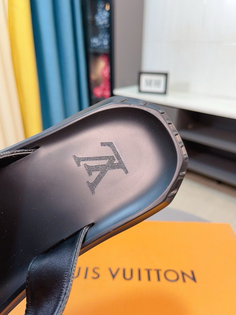 Louis Vuitton Dark Brown Check Thong Sandals — detail