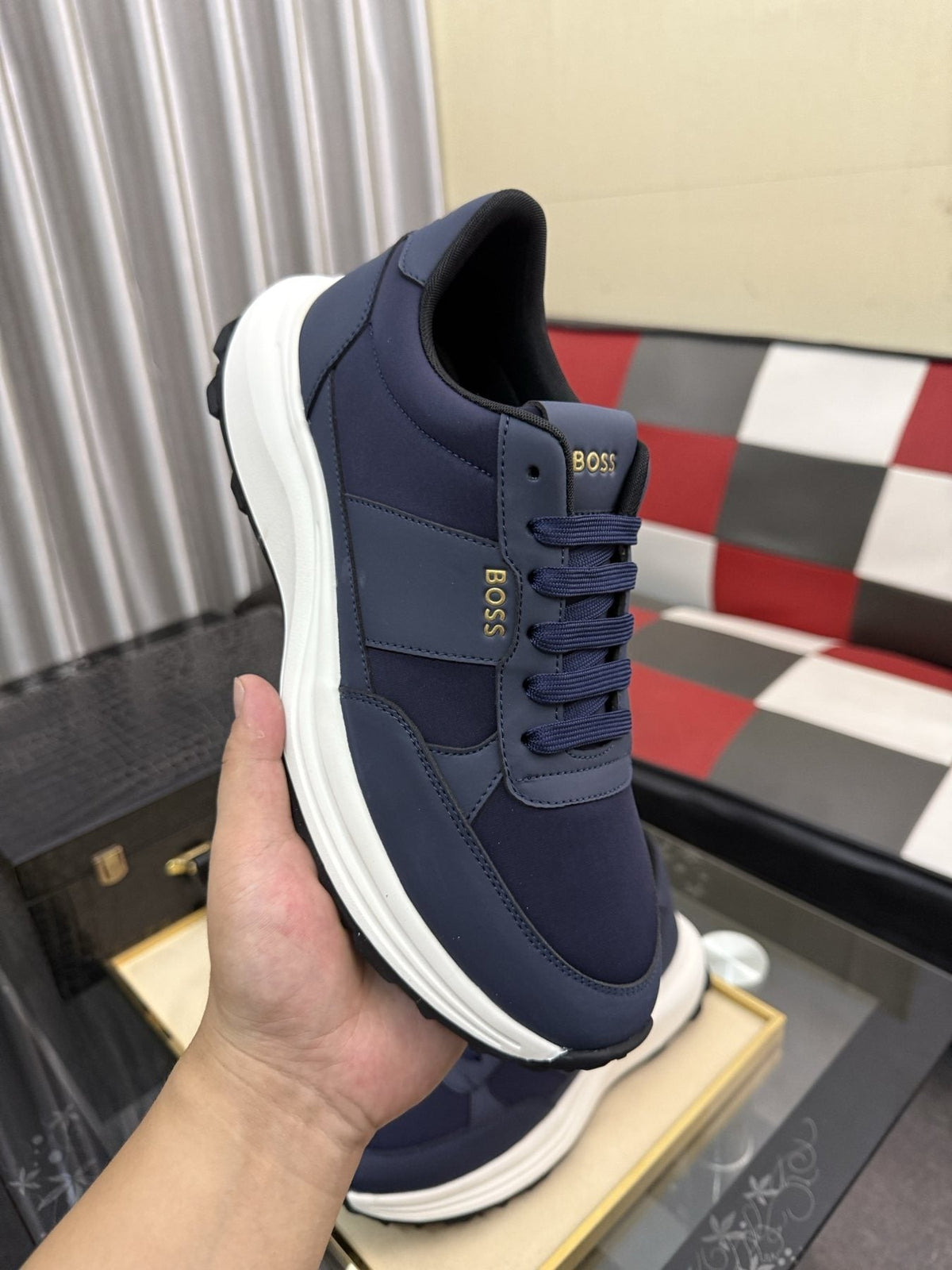 微商相册测试鞋子-BOSS Layered Low-Top Sneakers — model