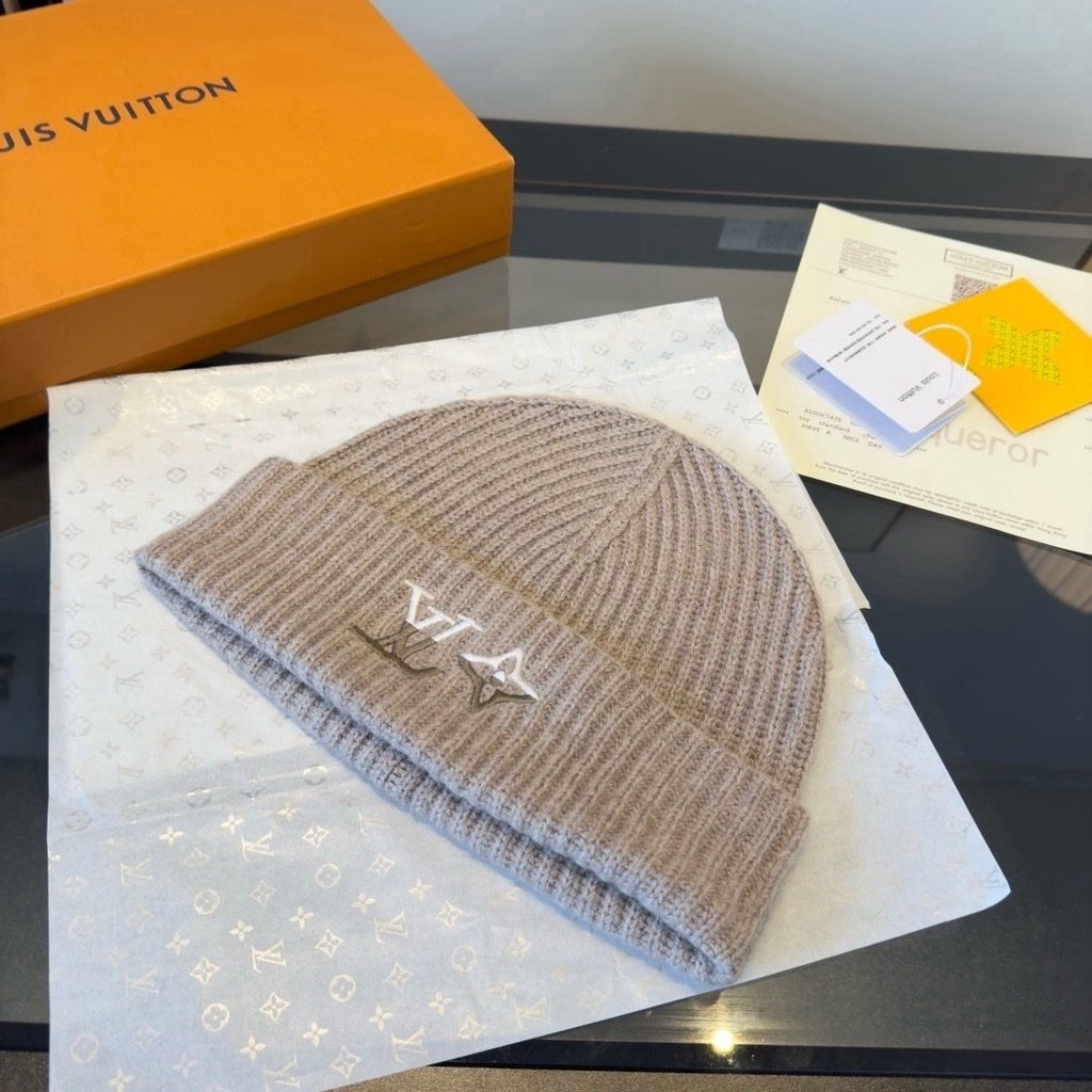 Louis Vuitton Rib-Knit Beanie & Scarf Set — detail