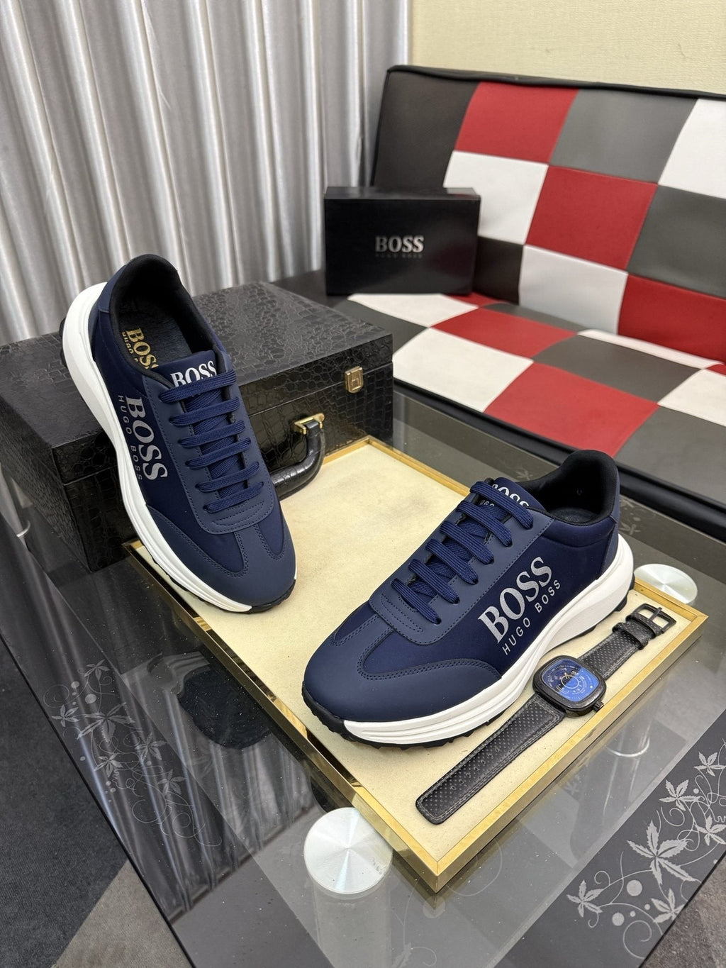 Hugo Boss Logo Low-Top Sneakers — side