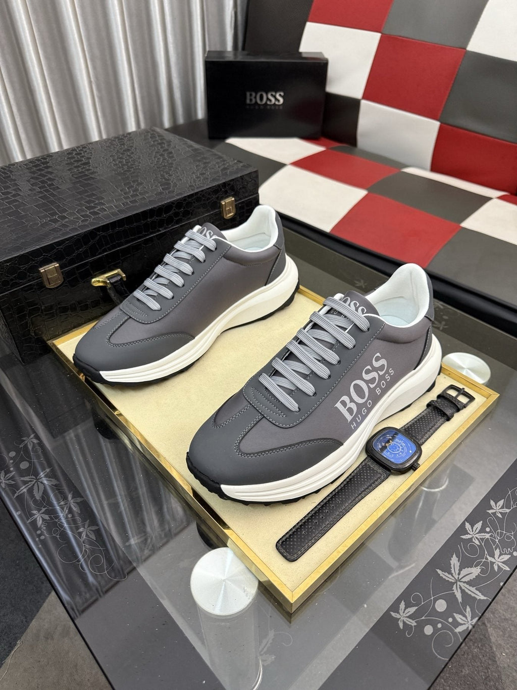 Hugo Boss Logo Low-Top Sneakers — front