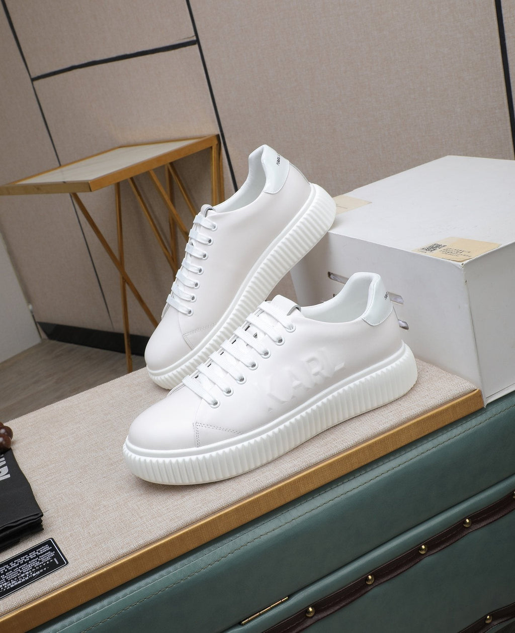 Karl Lagerfeld Low-Top Logo Sneakers — side