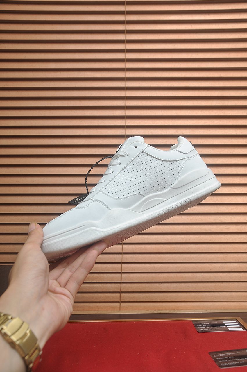 Philipp Plein Paneled Low-Top Sneakers — model