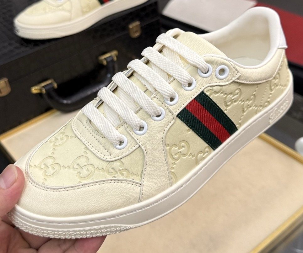Gucci Patterned Low-Top Sneakers with Stripes — front