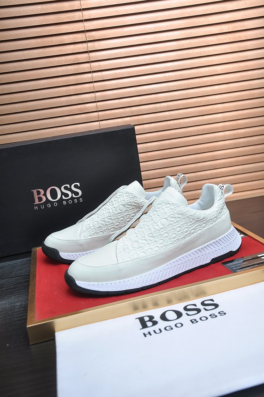 Hugo Boss Textured Low-Top Sneakers — model