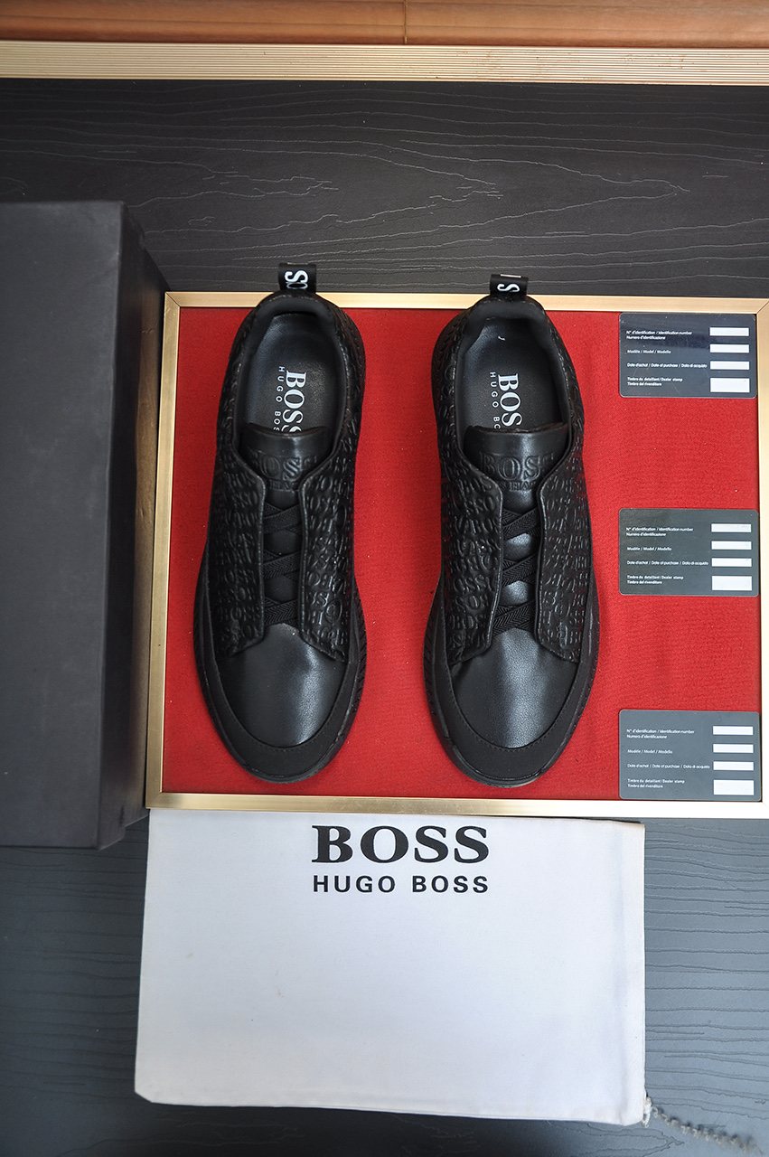Hugo Boss Textured Low-Top Sneakers — front