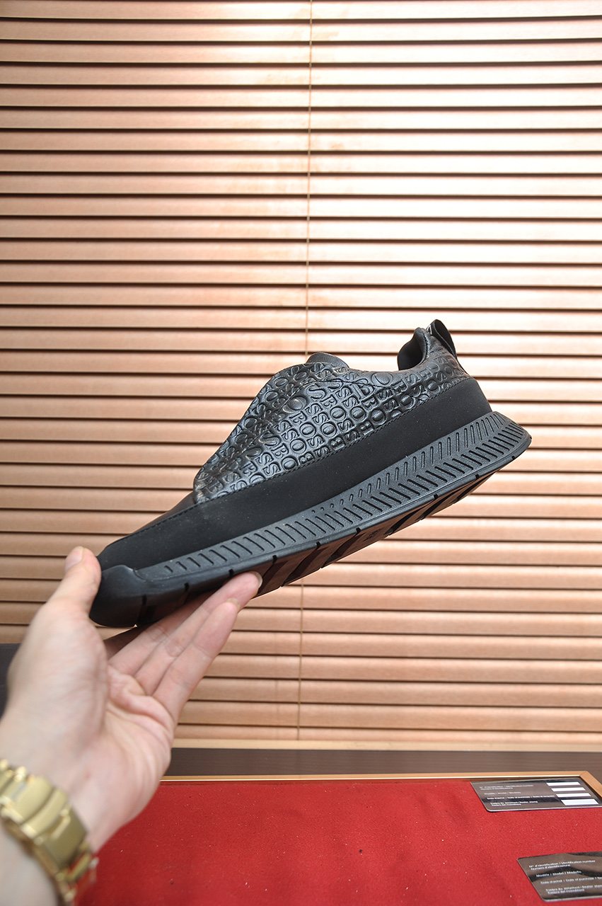 Hugo Boss Textured Low-Top Sneakers — model