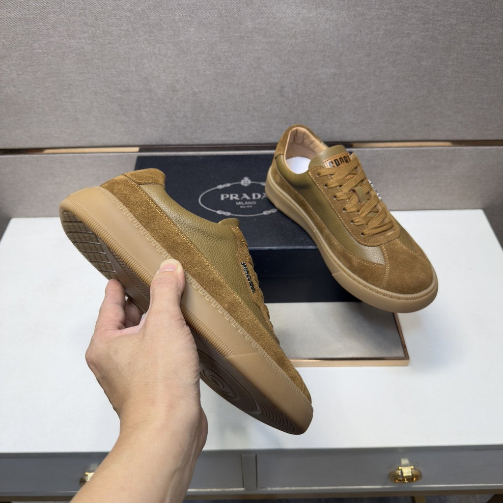 Prada Logo Low-Top Sneakers — detail