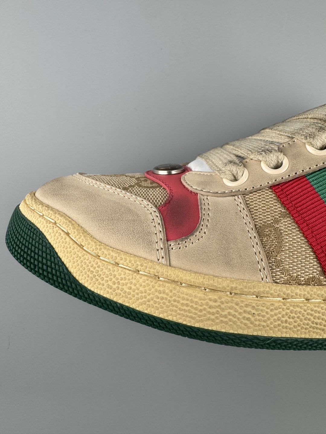 Gucci Beige Stripe Low-Top Sneakers — detail