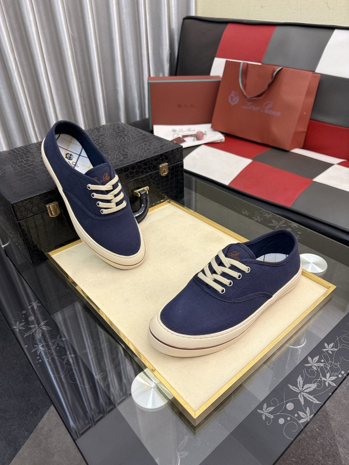 Low-Top Lace-Up Casual Shoes — front