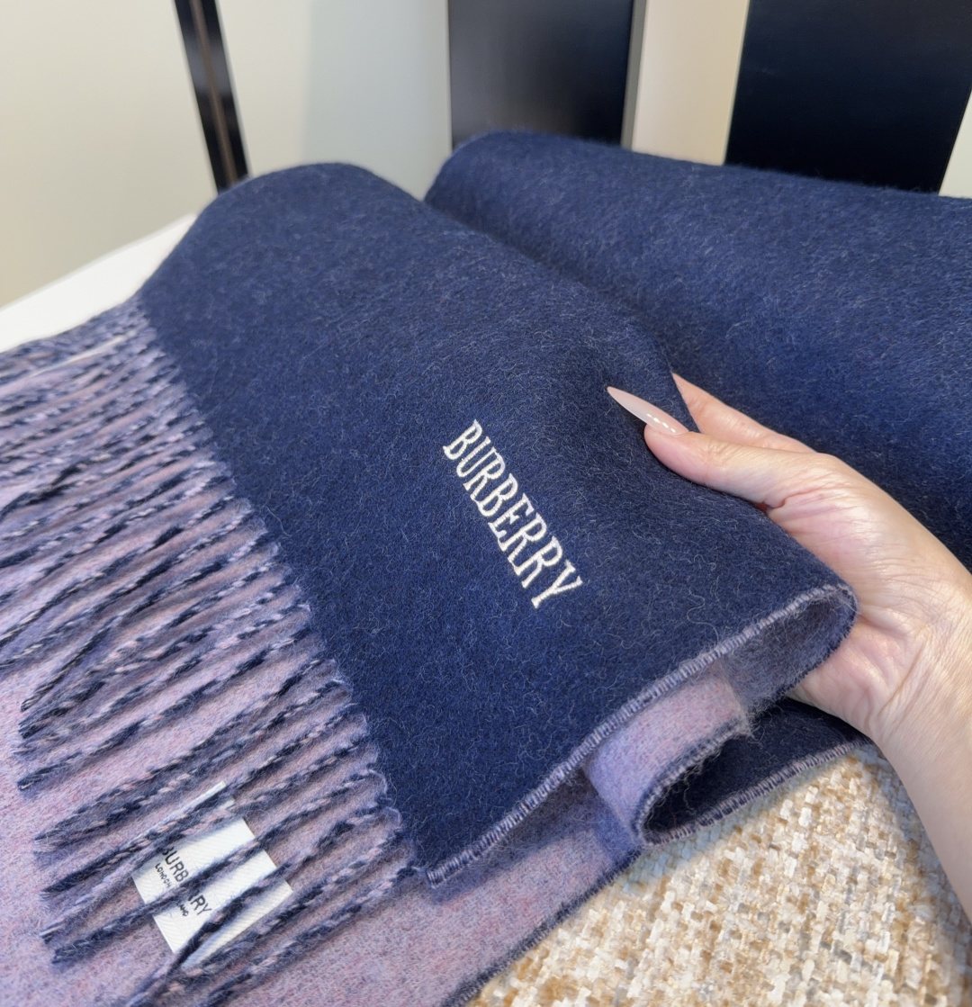 Burberry Two-Tone Fringed Scarf — detail
