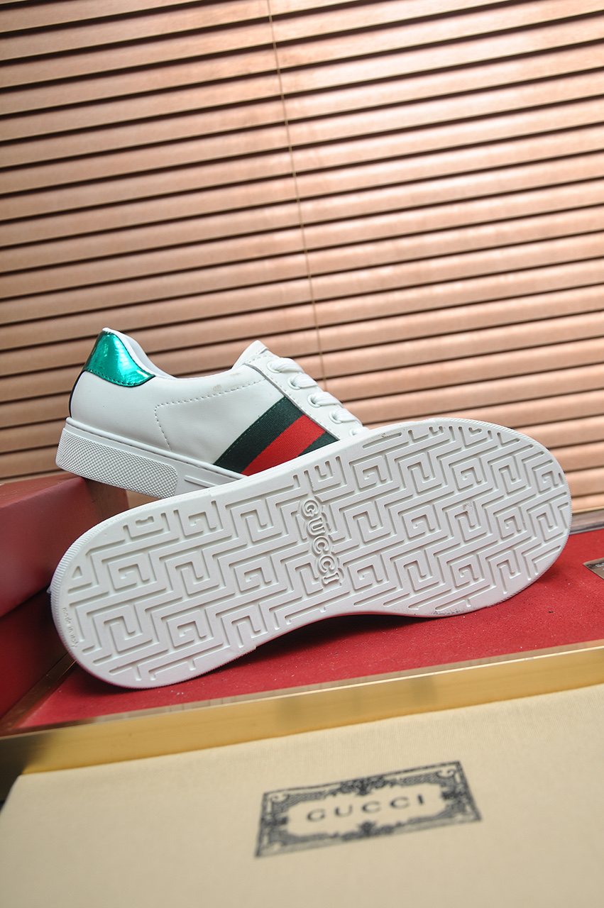 Gucci Striped Low-Top Sneakers — detail