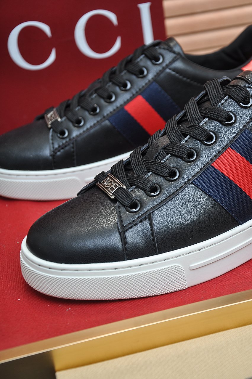 Gucci Striped Low-Top Sneakers — detail