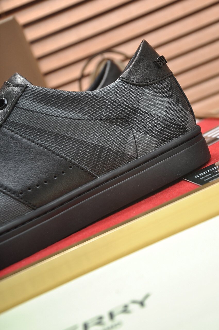 Burberry Check-Panel Low-Top Sneakers — detail