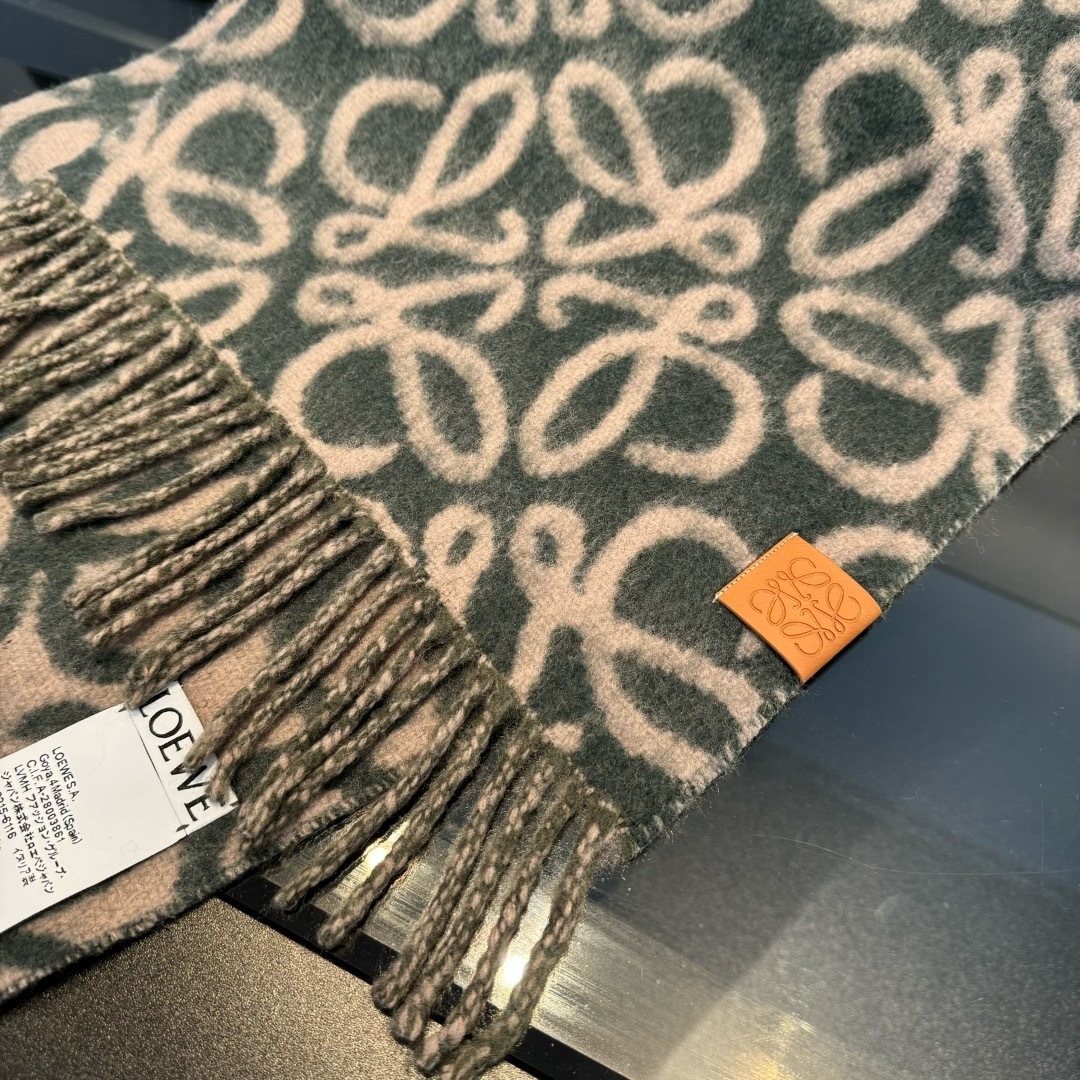 Loewe Loop Motif Fringed Scarf — detail
