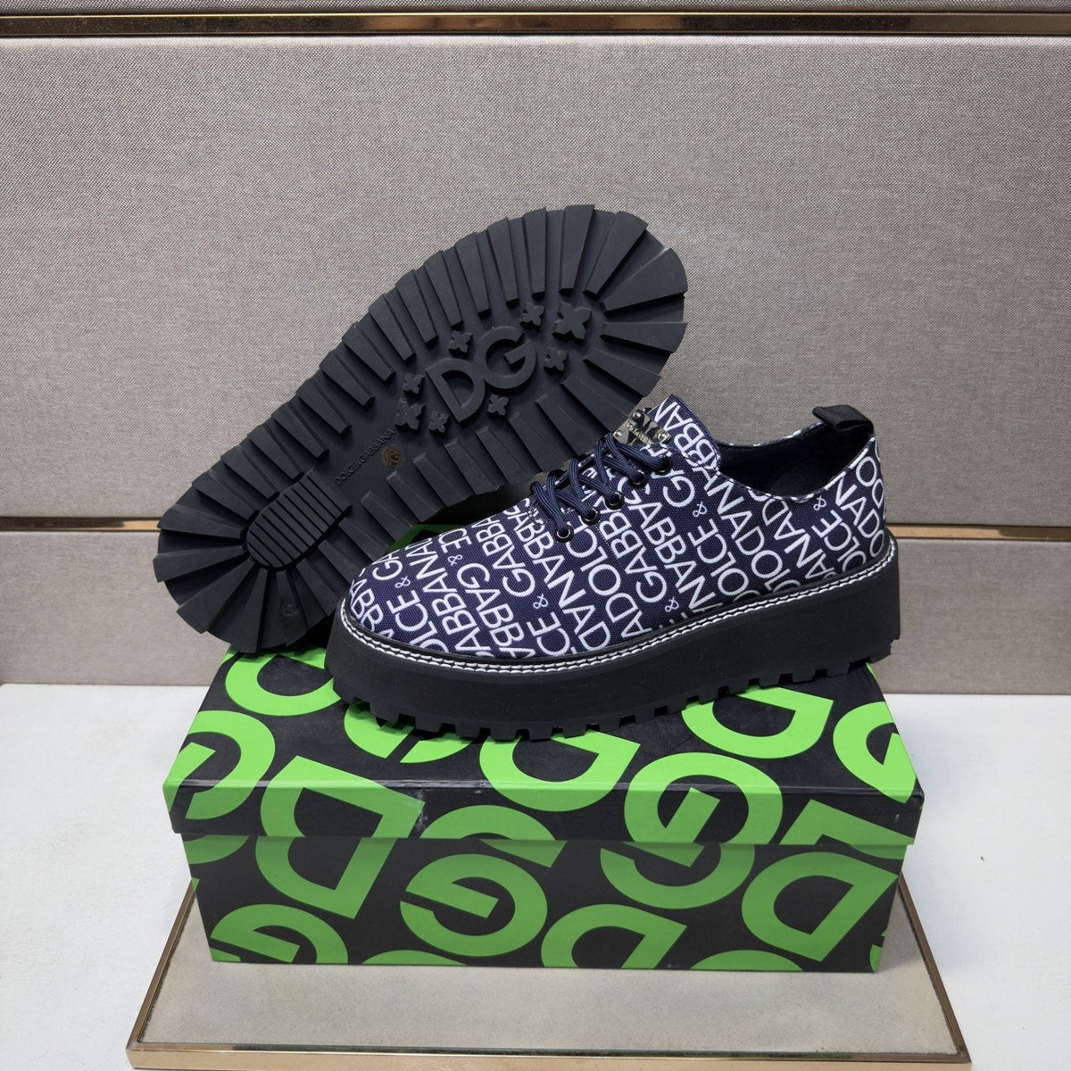 Dolce & Gabbana Letter Print Lug Sole Shoes — detail