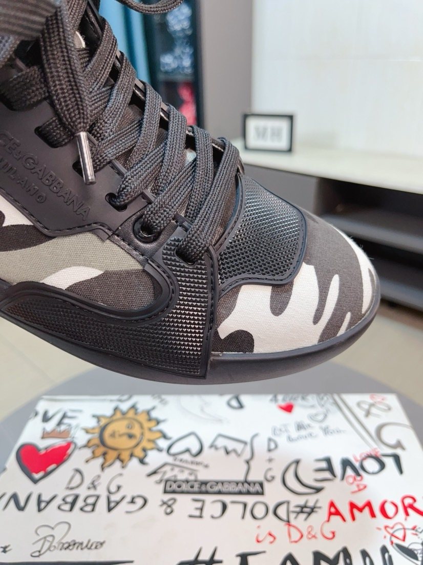 Dolce & Gabbana Camouflage High-Top Sneakers — detail