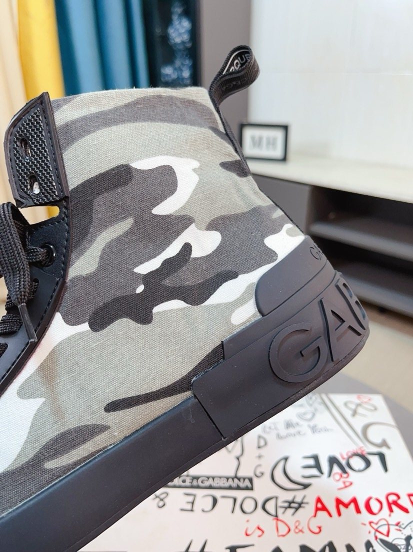 Dolce & Gabbana Camouflage High-Top Sneakers — detail