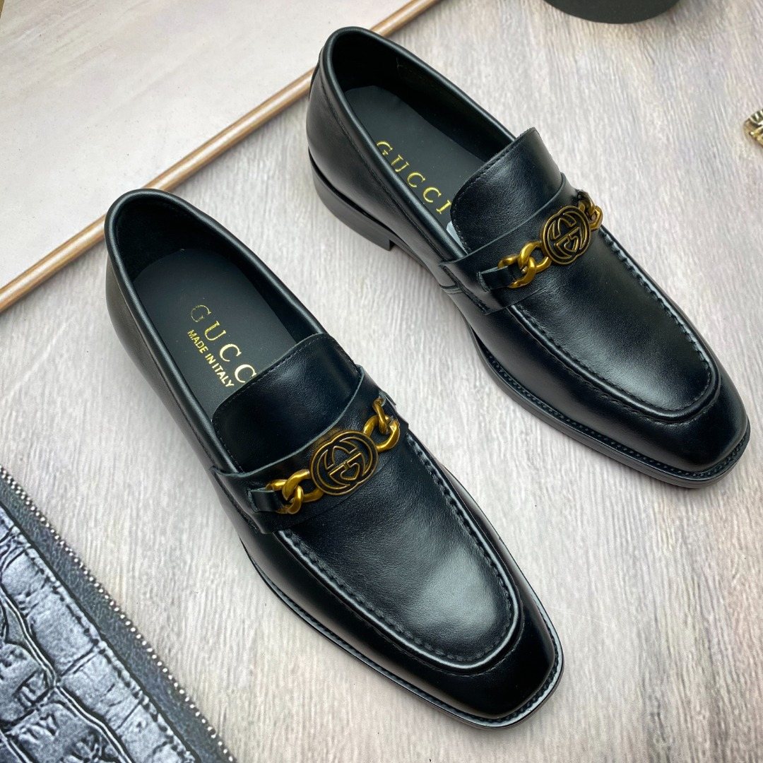 GUCCI Black Gold-Tone Hardware Loafers — front