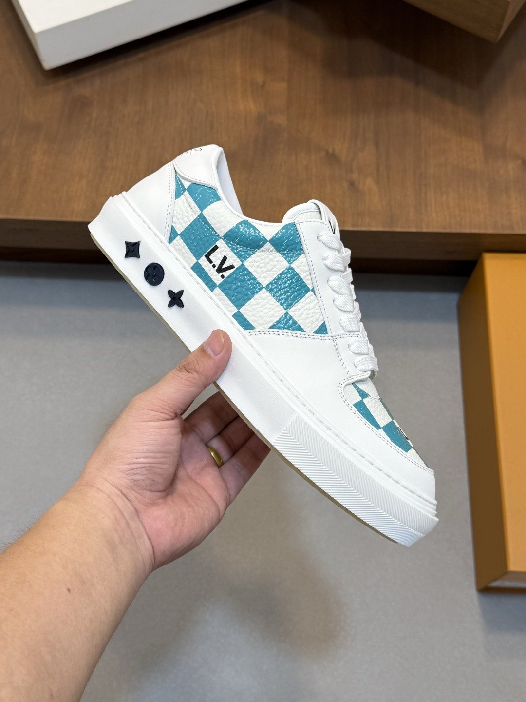Louis Vuitton Checkerboard Low-Top Sneakers — model