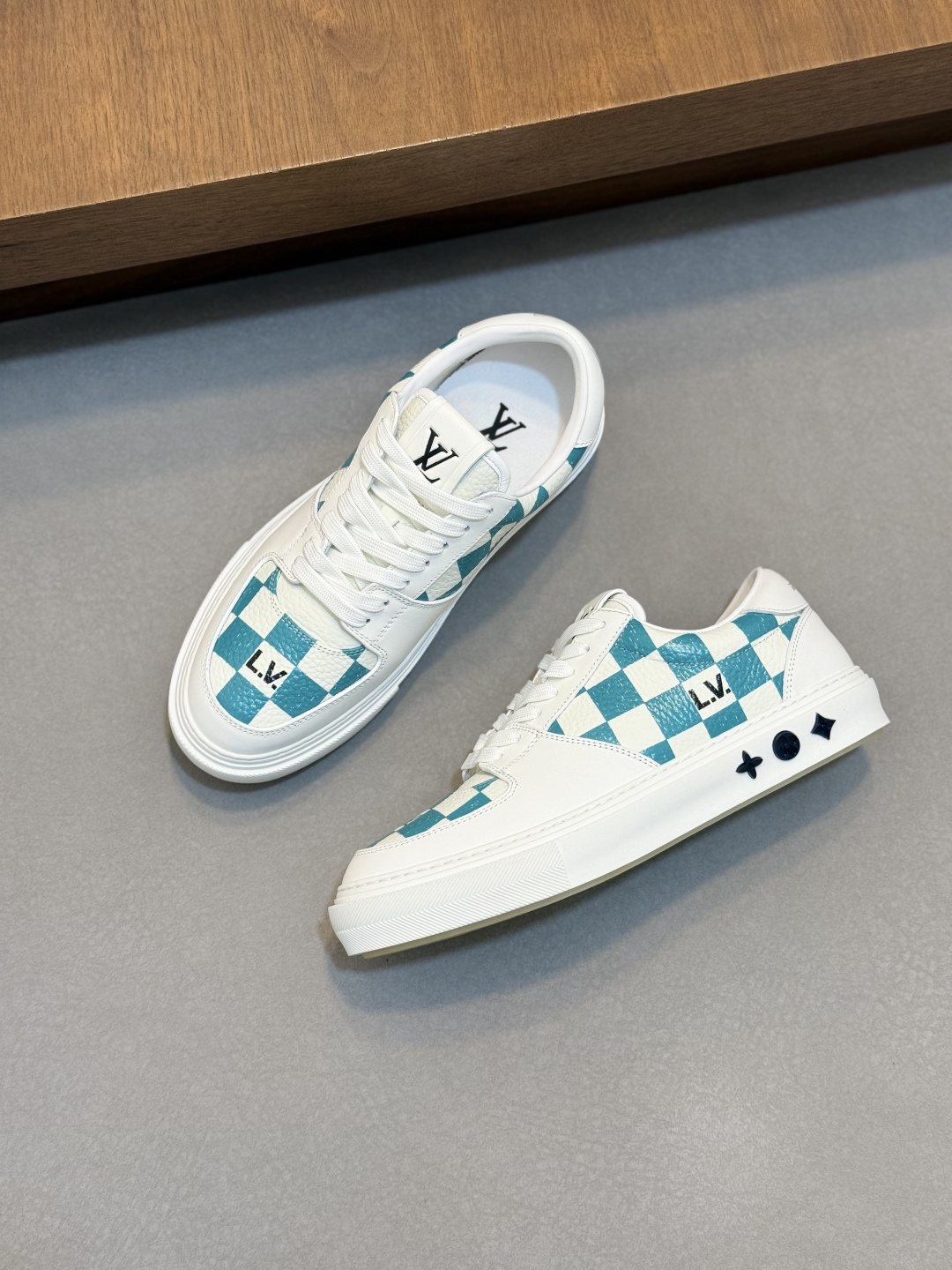 Louis Vuitton Checkerboard Low-Top Sneakers — front