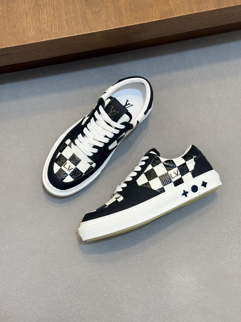 Louis Vuitton Checkerboard Low-Top Sneakers — front