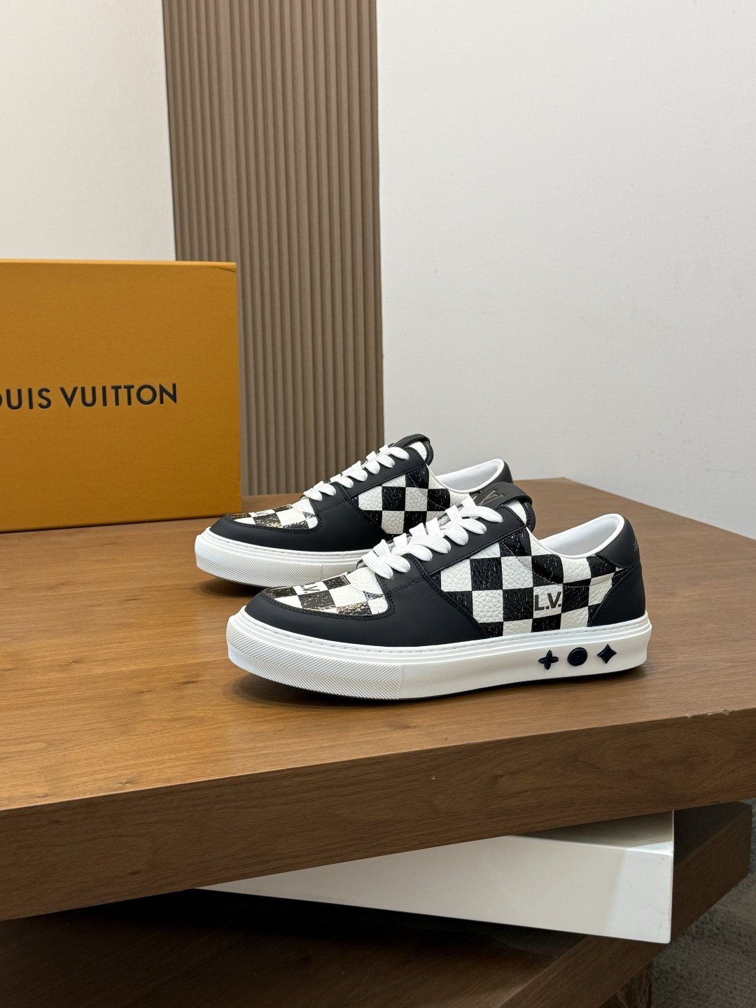 Louis Vuitton Checkerboard Low-Top Sneakers — front