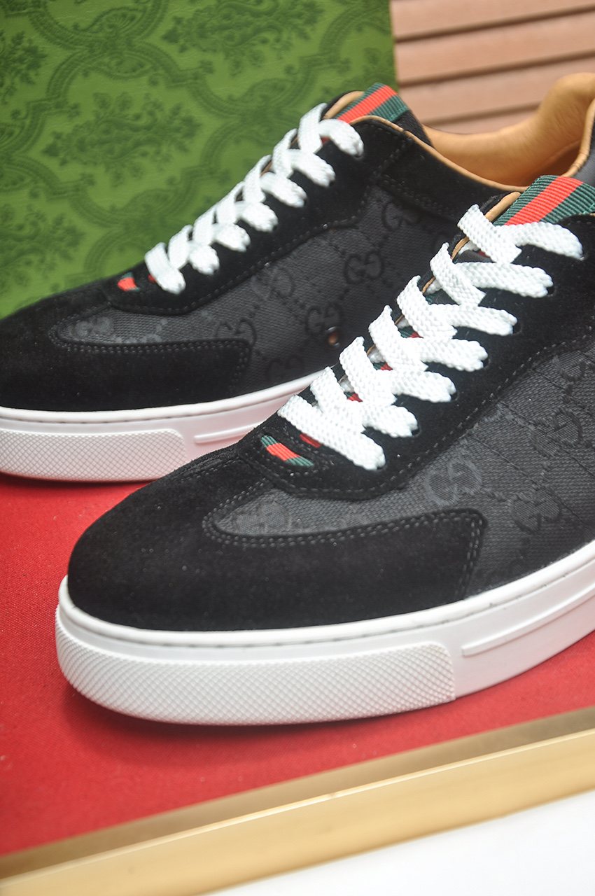Gucci Black Patterned Low-Top Sneakers — detail